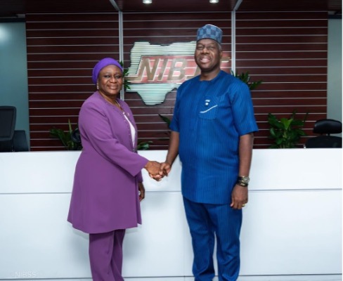 President, Association of Corporate Communication and Marketing Professionals in Banks (ACAMB), Jide Sipe and Managing Director/Chief Executive Officer Nigeria Inter-Bank Settlement System PLC (NIBSS), Premier Oiwoh, during a courtesy visit, by ACAMB ExCo officials to NIBSS MD/CEO at its Corporate head office in Victoria Island, Lagos recently